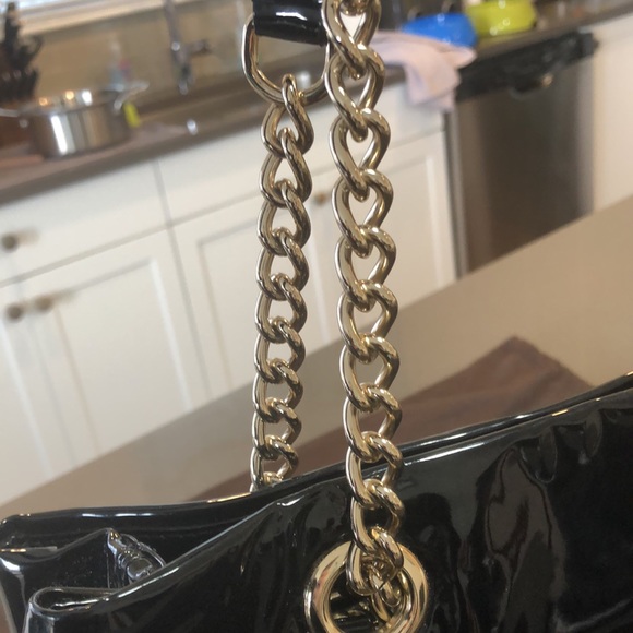 Kate Spade black patent leather handbag. - Picture 13 of 14